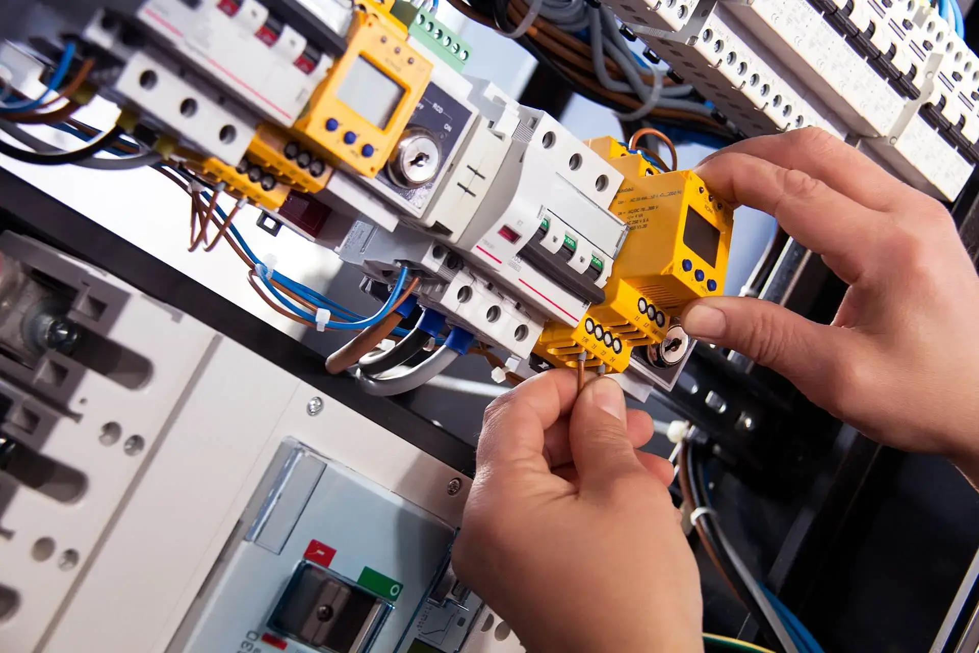 Certified electricians in Craven Walk