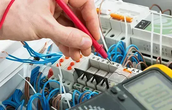 Professional electrician in Craven Walk